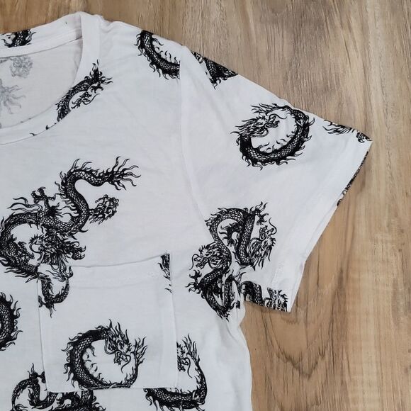 🔺️Justify White & Black Dragon Print Short Sleeve Top Small - Picture 5 of 9